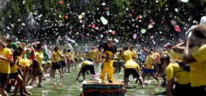 120K Balloons + 4K People = World's Biggest Water Balloon Fight