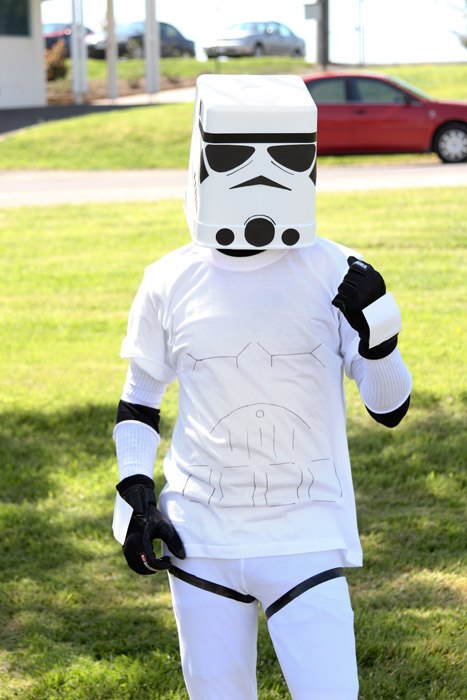 howto-cheap-and-easy-diy-stormtrooper-he