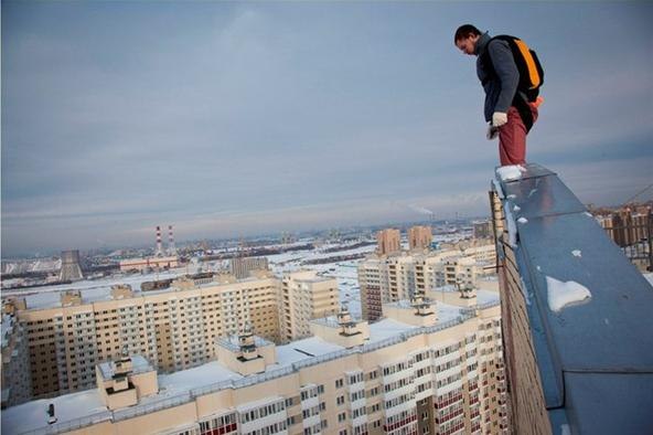 [Image: b-a-s-e-jumping-off-buildings-russia-sla...g.w654.jpg]