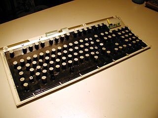5 Cool DIY Projects for Reusing Your Old Computer Keyboards