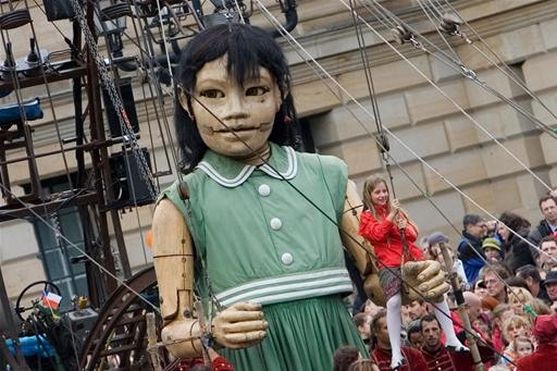 This Weekend, 40 Foot Marionettes Invade Berlin