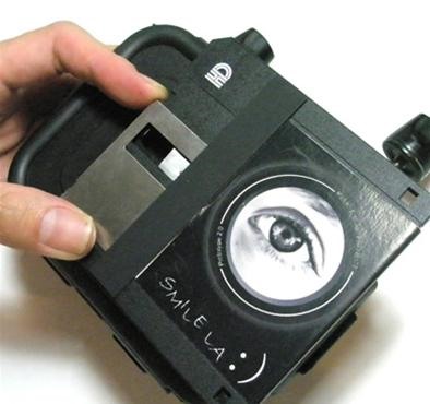 DIY Peekfreak Cameras Made with Household Rubbish