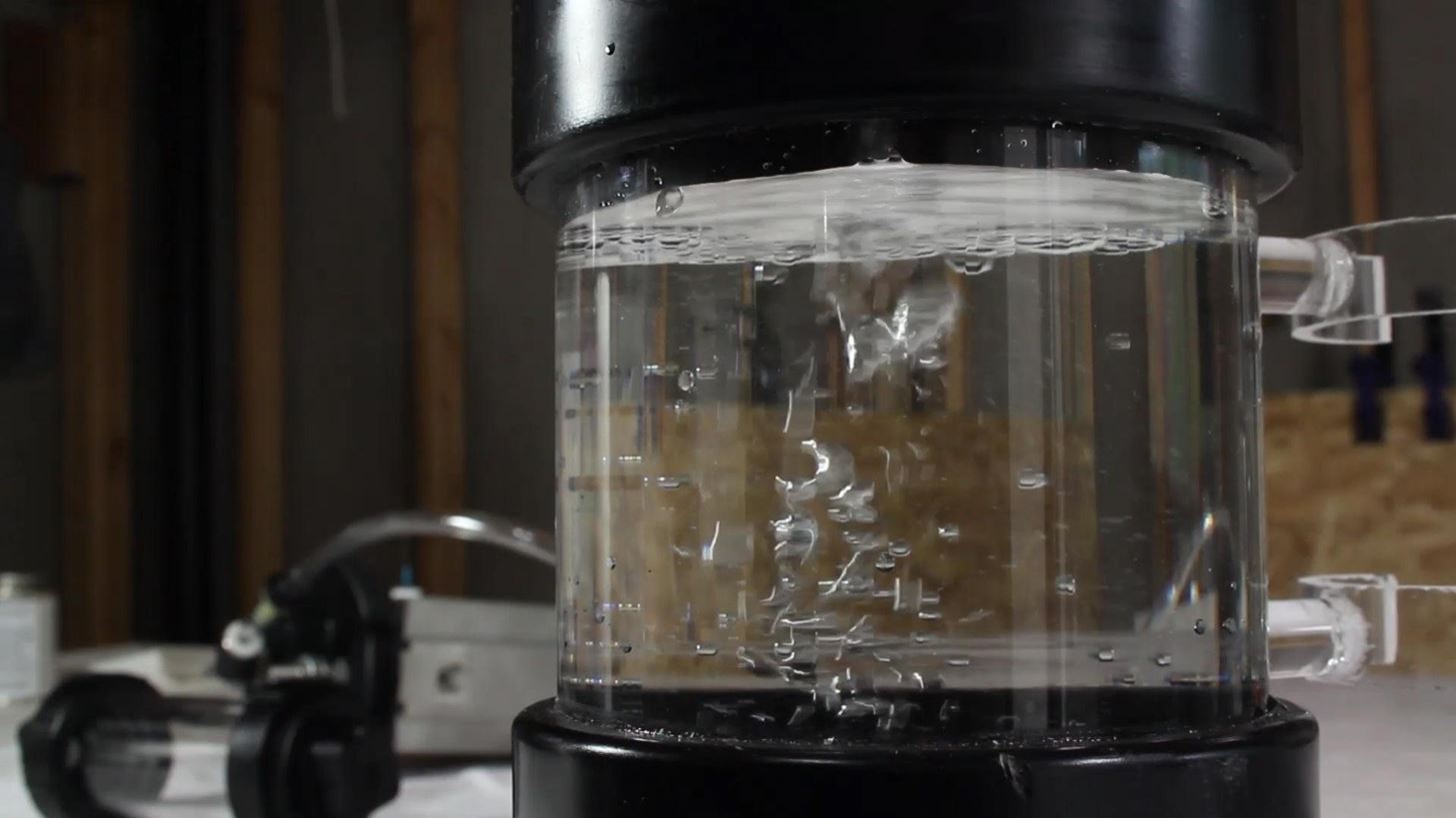 How to Turn Water into Fuel by Building This DIY Oxyhydrogen Generator