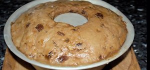 Make a fruit cake inside a thermal portable cooker