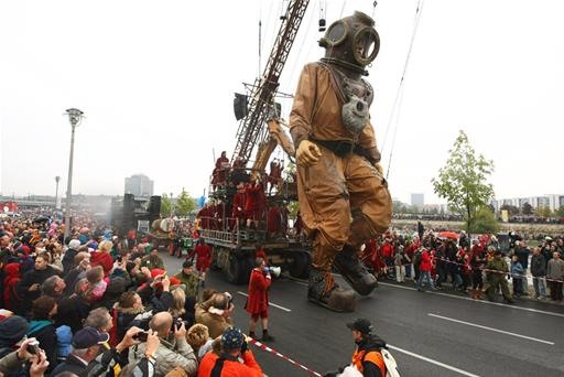 This Weekend, 40 Foot Marionettes Invade Berlin