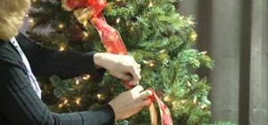 Decorate an attractive and festive Christmas tree