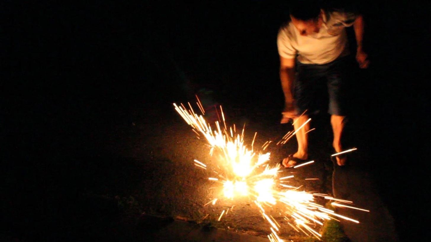 How to Make a Mini Flamethrower, Exploding Fireball, & Flint Bomb Sparkler with Disposable Lighters