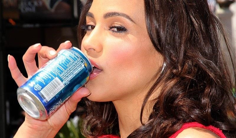 How Diet Soda Actually Makes Some People Gain Weight (And How to Prevent It)