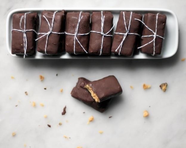 How to Make Your Own Nestlé-Style Butterfinger Candy Bars at Home