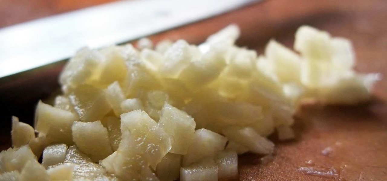 Keep Garlic from Sticking to Your Hands & Knife