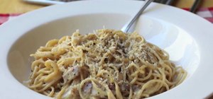 Make traditional Italian spaghetti carbonara