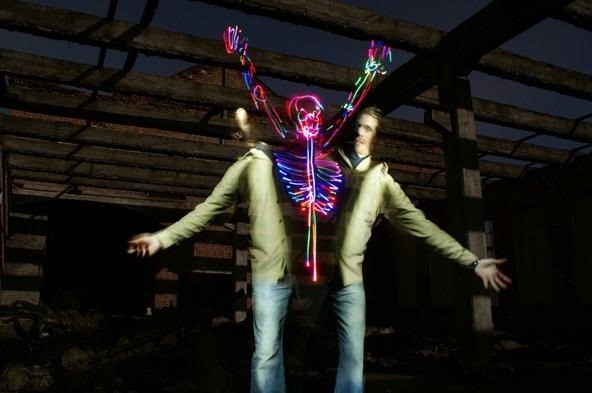 Extreme Light Painting: Artist Uses Just One LED to Trace Entire Rooms with Light Waves