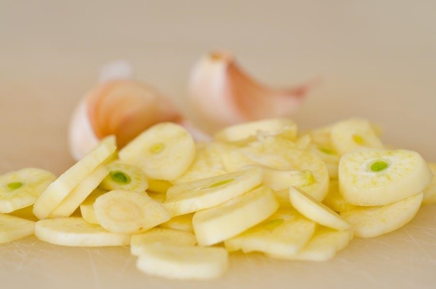 How to Fix the One Mistake Most People Make When Cooking with Garlic