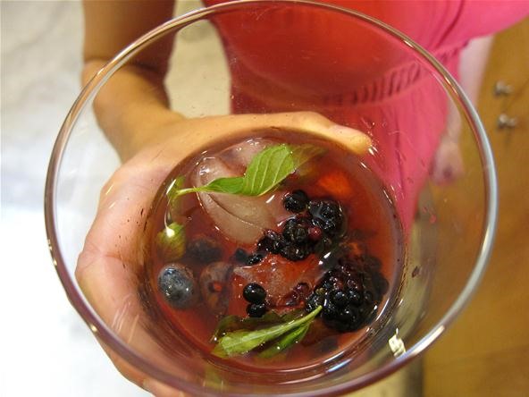 How to Make a Bourbon Berry Cocktail