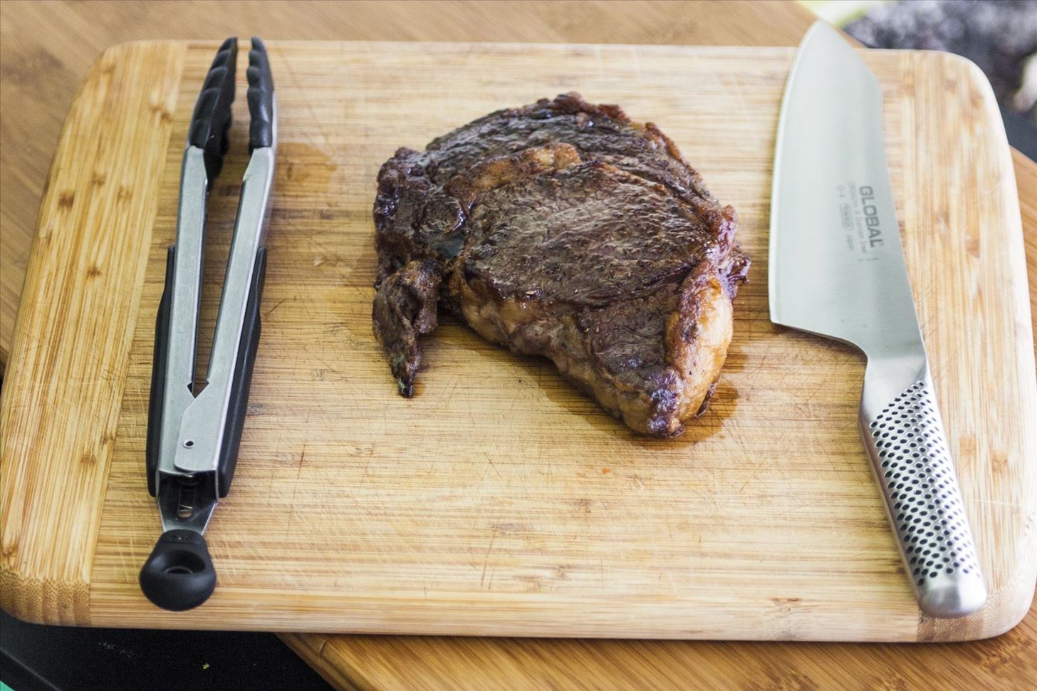 How to Cut a Cooked Steak the Right Way