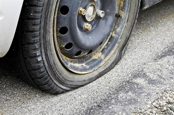 How to Change a Roadside Flat Tire: The Definitive Guide