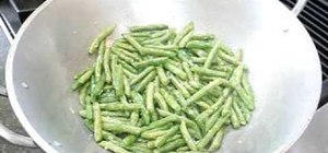 Cook green beans with garlic