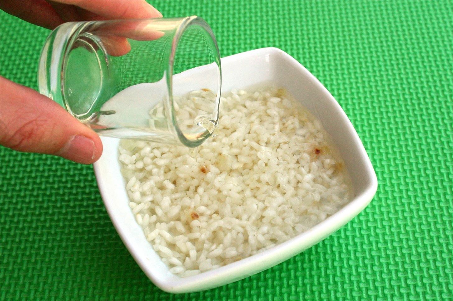 How To Make Fast Easy Single Serve Risotto In The Microwave Food Hacks Wonderhowto