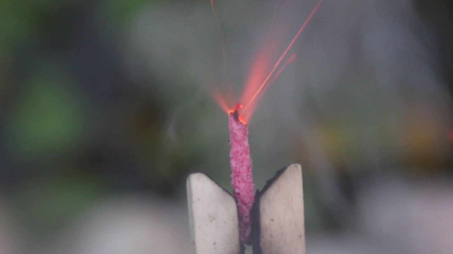 Improvised Handheld Fireworks: How to Make Homemade Sparklers