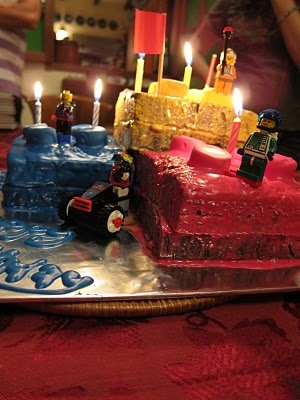 Über-Cute LEGO Cake