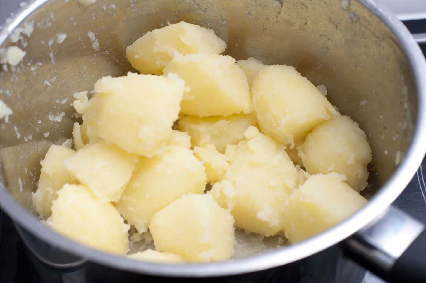 How to Make Perfectly Fluffy Mashed Potatoes Without Adding More Butter or Milk