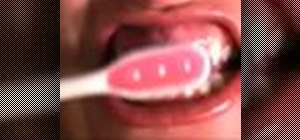 Whiten teeth with a strawberry at home