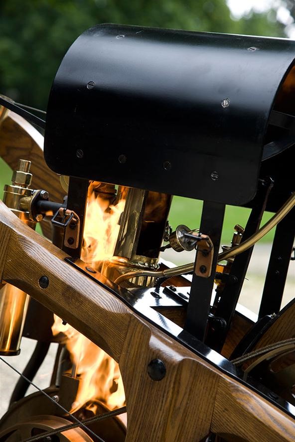 World's First "Car" Looks Like a Bike and Runs on Fire