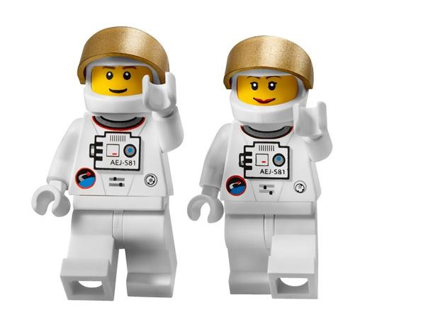 LEGO Designer talks about Shuttle Adventure