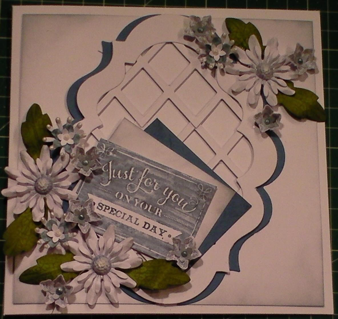 How to Make a Floral Daisy Delight Framed Lattice Card