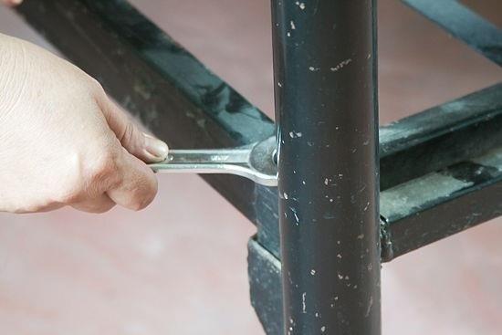 Silence Your Obnoxiously Squeaky Bed, How To Repair Metal Bed Frame