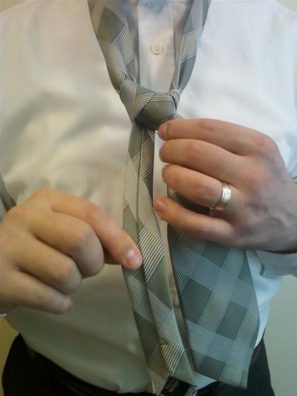 How to Tie an Atlantic Tie (And Its Variant Bosphorus)