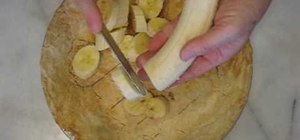 Make a Japanese-style banana cream pie