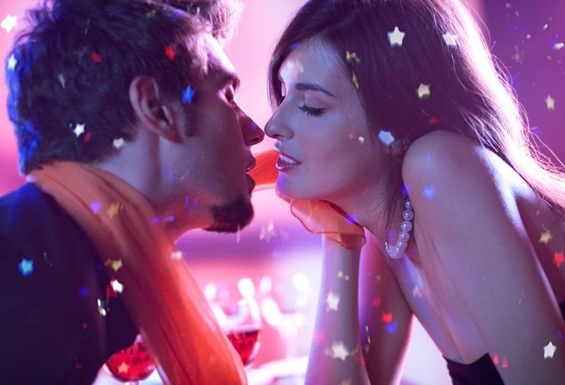 How to Steal a Kiss from Almost Any Girl You Want on New Year's Eve (Without Being Creepy)