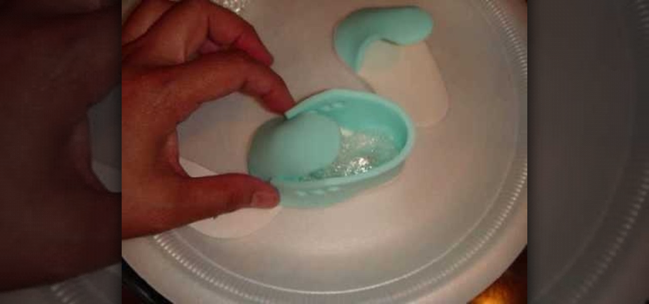 How to Make baby Converse shoes out of gumpaste icing « Cake Decorating :: WonderHowTo