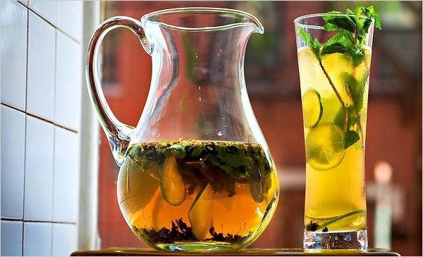 Hot vs. Cold Brew Tea & Coffee: Which Ones Are Better for You?