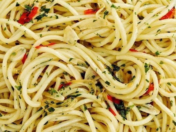 Why 'Whipping' Cooked Pasta in Sauce Creates a Perfect Dish