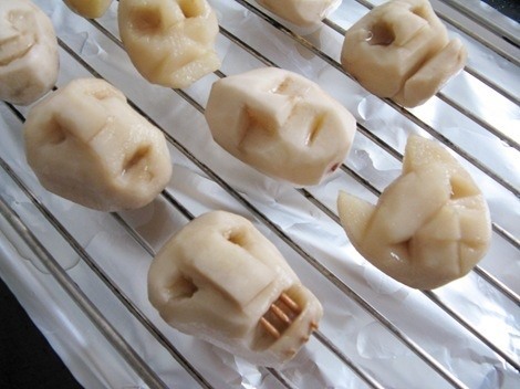 Halloween Food Hacks: How to Make Shrunken Heads Out of Apples & Potatoes