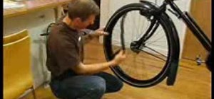 Change a tire on a Dutch bike