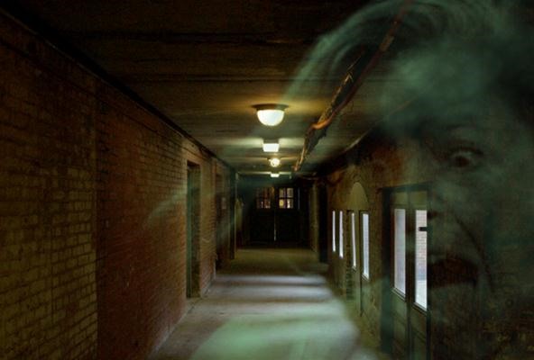 Horror Photography Challenge: How to Make Ghosts in Photoshop or Gimp