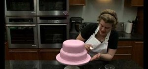 Decorate a pink flowery wedding cake