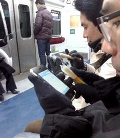 South Koreans Use Pork Digits as iPhone Stylus