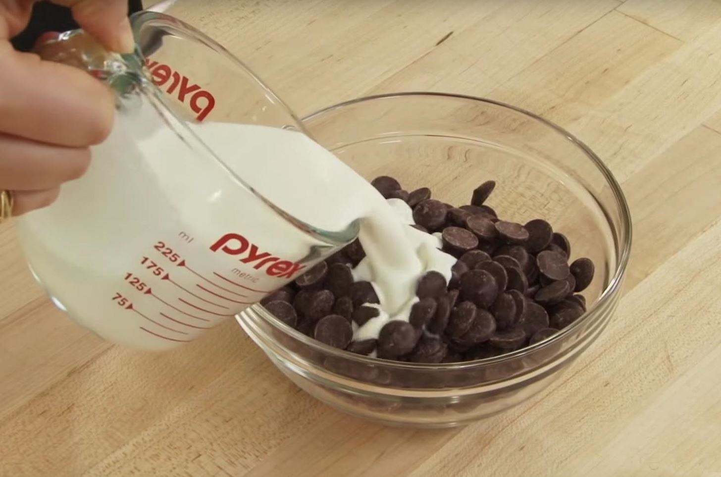 'Hot Chocolate' Balls = Next-Level Instant Cocoa