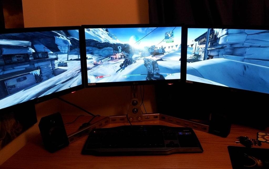 Strut Your Stuff—Build This Super Cheap Multi-Monitor Rig for Three-Screen Gaming