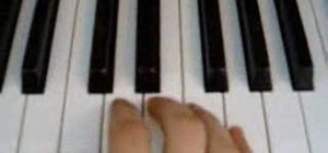 Play triads on the piano