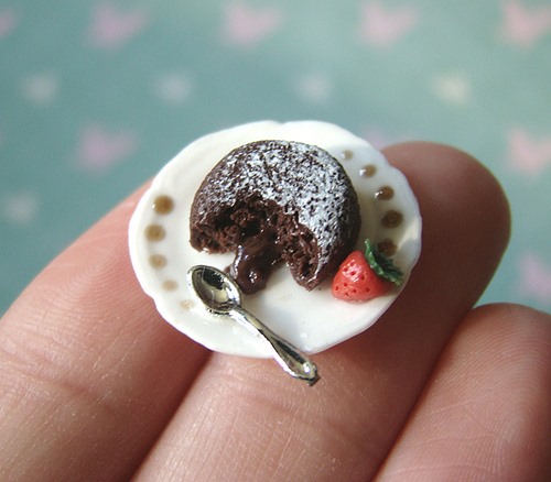 Dollhouse Baker Obsessively Crafts Tiniest Cakes In The World