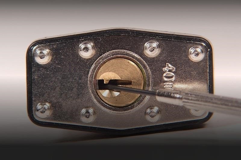 How To Open A Door Lock Without A Key 15 Tips For Getting Inside A Car Or House When Locked Out Lock Picking Wonderhowto