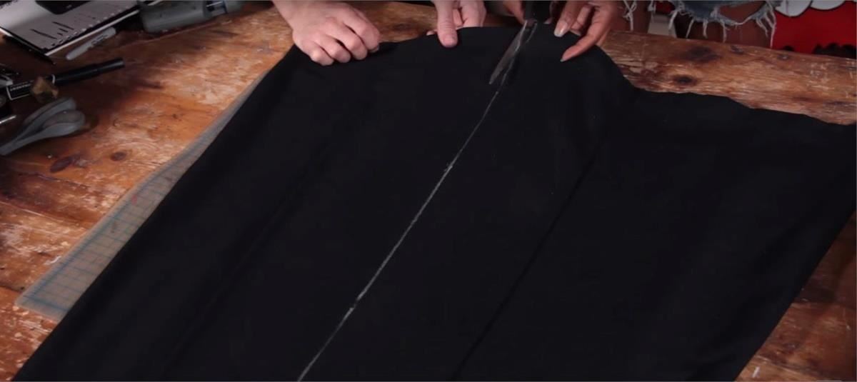 How to Make a Menacing Kylo Ren 'Star Wars' Costume for Halloween
