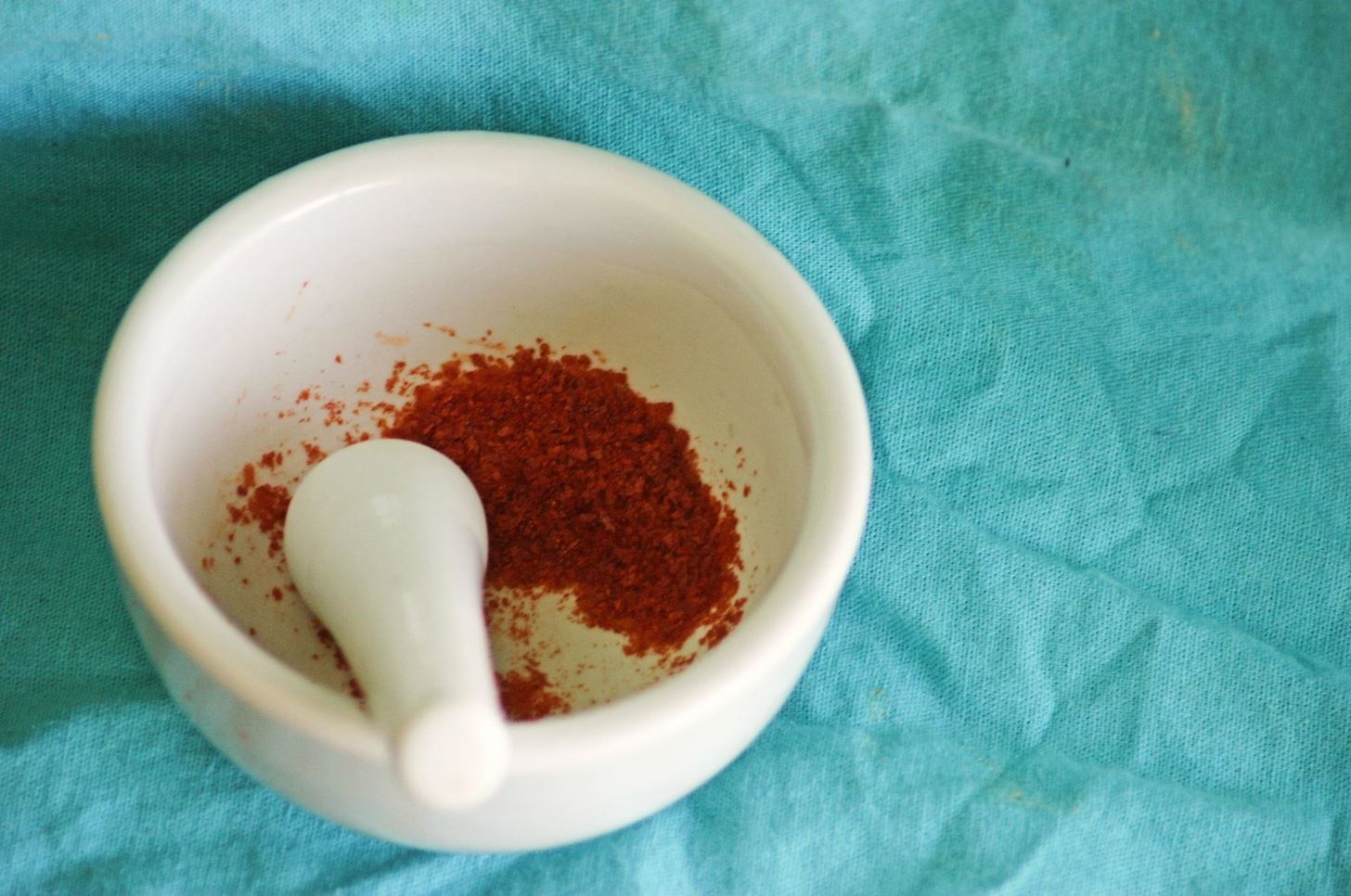 Make Sriracha Even Better with These DIY Salt, Powder, & Mayo Versions
