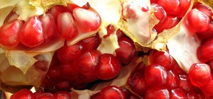 Eat a pomegranate without making a mess