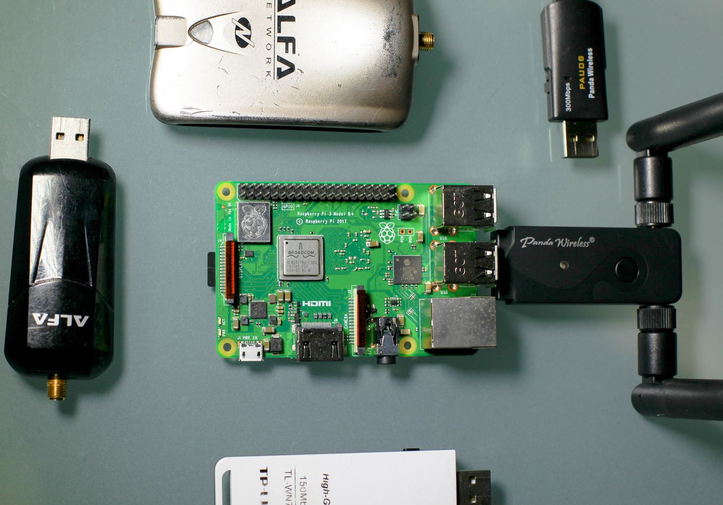 build beginner hacking kit with raspberry pi 3 model b.w1456